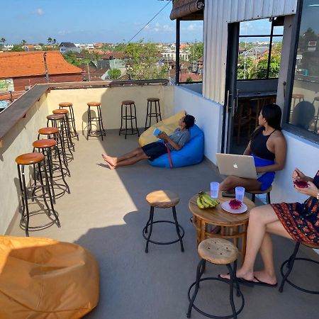 Amigos Guesthouse & Hostel Canggu Esterno foto