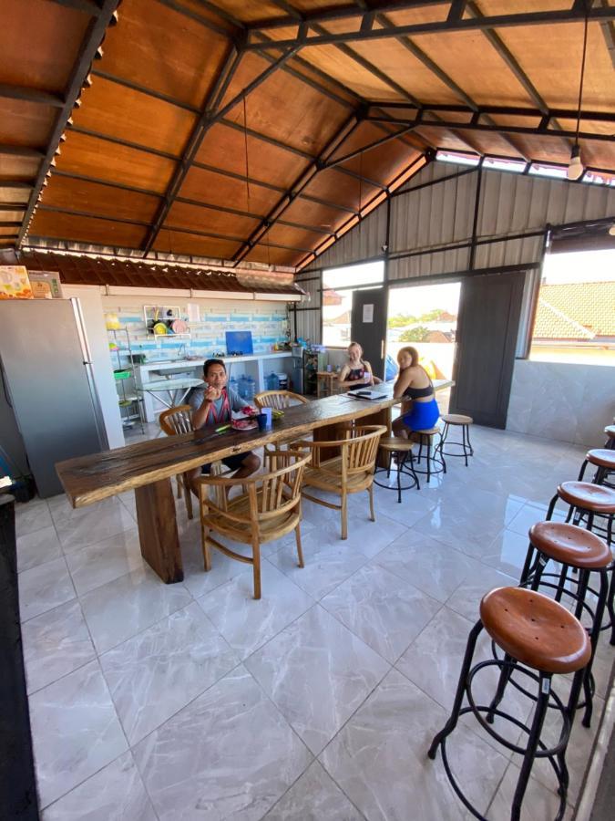 Amigos Guesthouse & Hostel Canggu Esterno foto