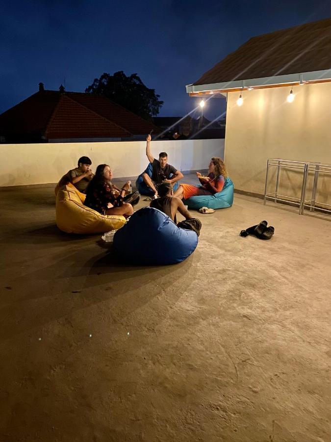 Amigos Guesthouse & Hostel Canggu Esterno foto