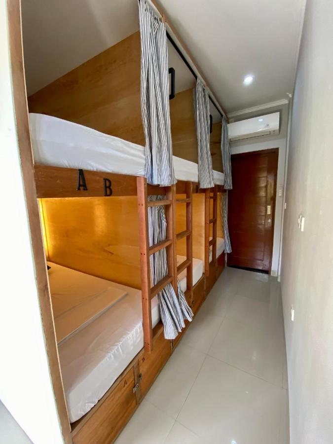 Amigos Guesthouse & Hostel Canggu Esterno foto