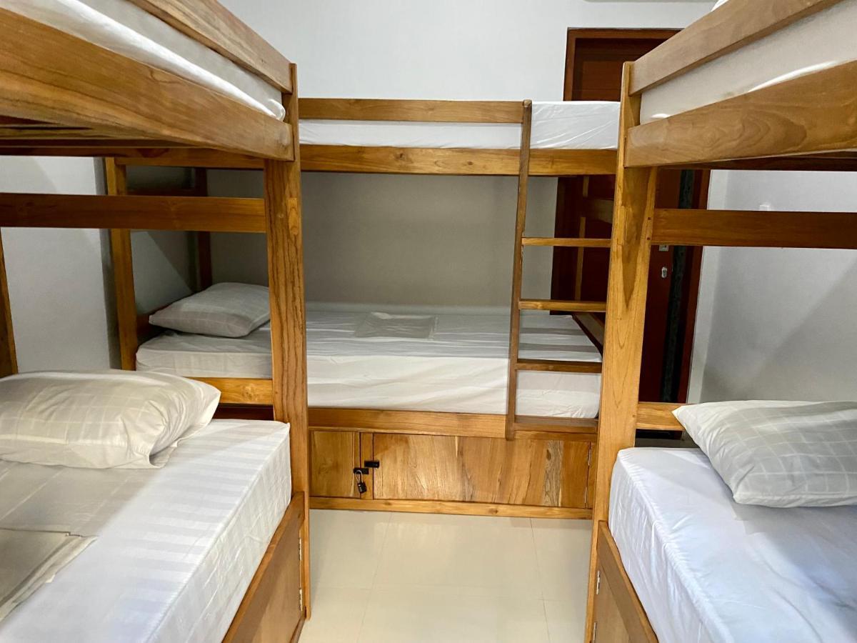 Amigos Guesthouse & Hostel Canggu Esterno foto