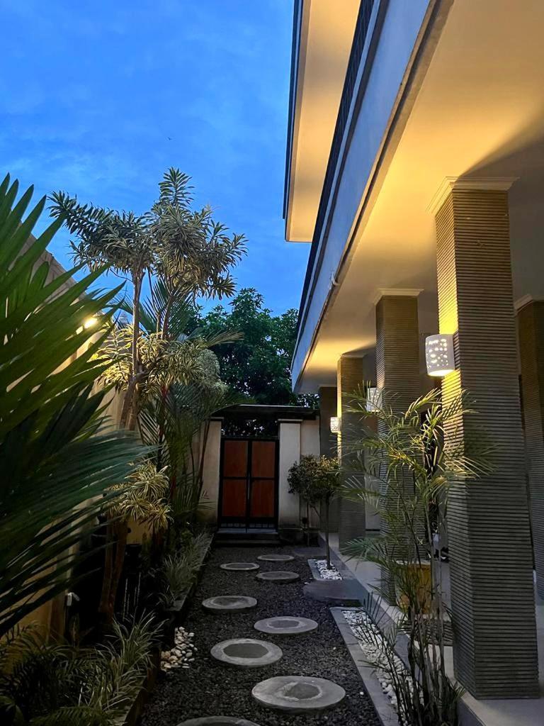 Amigos Guesthouse & Hostel Canggu Esterno foto