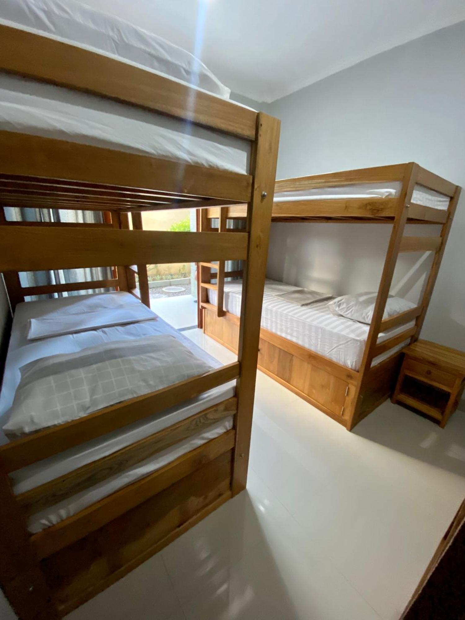 Amigos Guesthouse & Hostel Canggu Esterno foto